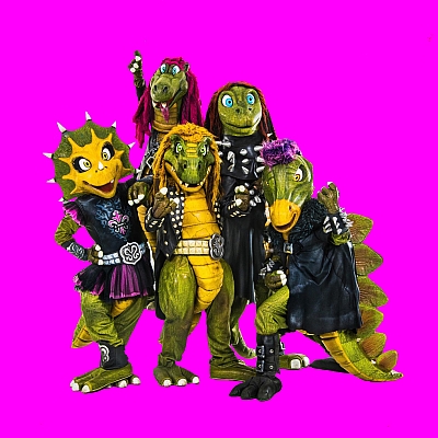 Die Puppen der Musikgruppe Heavy Dinosaurs